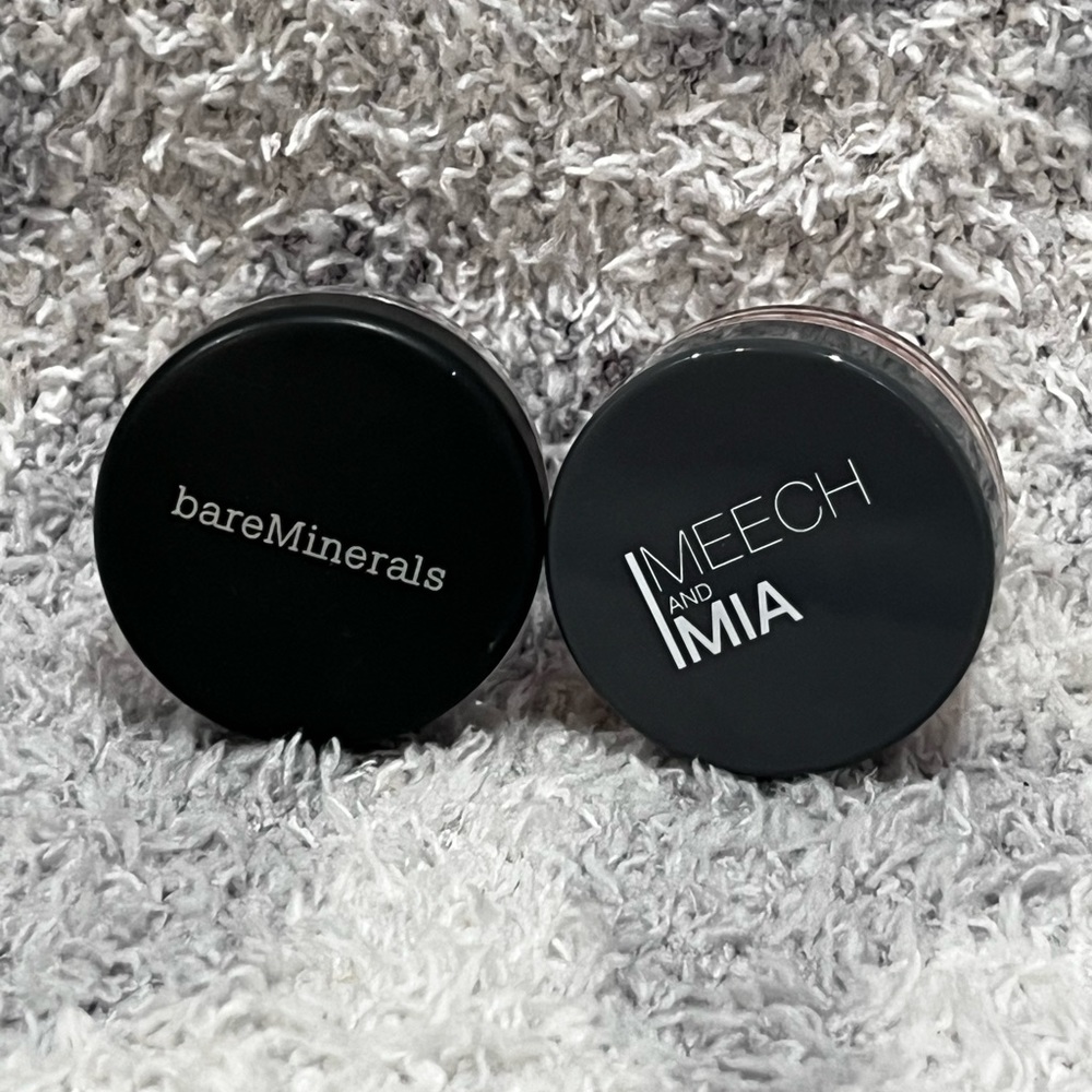 Loose eyeshadow Bare minerals & MEECH + MIA